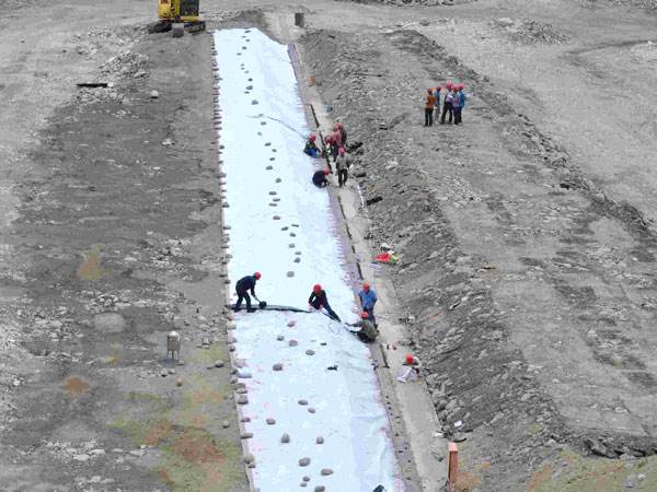渠道搭接根据渠道断面尺寸确定
